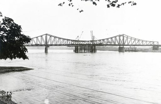 D�sseldorf 1929, die S�dbr�cke kurz vor der
                        Fertigstellung