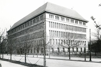 Das neue
                                  Mannesmann-Verwaltungsgeb�ude aus dem
                                  Jahre 1912