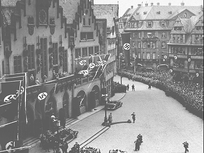 Frankfurt unter
                      Hakenkreuzfahnen