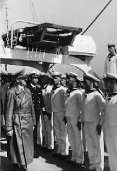 Der
                        "F�hrer" Adolf Hitler in Kiel auf dem
                        Schulungsschiff "Horst Wessel", 23.
                        Juli 1938