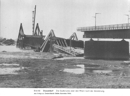 D�sseldorf, die zerst�rte S�dbr�cke nach
                        Kriegsende Mai 1945
