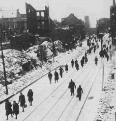 D�sseldorf, Winter 1946-1947 in
              Ruinen