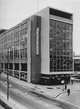 Bristol, das Fairfax-Hotel von 1970.
              Dieses geschmacklose Resultat f�r eine Innenstadt konnte
              kaum den Charme einer Altstadt ersetzen und wurde 1988
              schon wieder abgerissen, um einer neuen Einkaufspassage
              Platz zu machen... [28]
