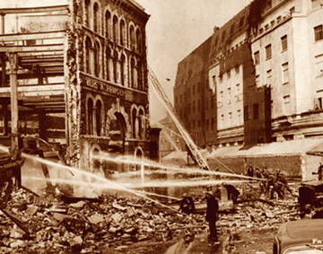 Bombentreffer an der Colston Avenue
              am Karfreitag 1941, zerst�rt wurde hier das Hauptgeb�ude
              der Elektrizit�tsgesellschaft