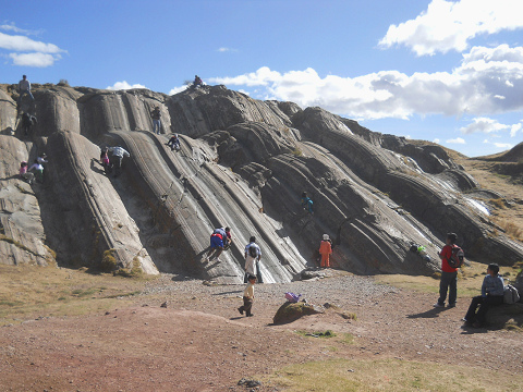 Verglaste
                        Felsoberfl�che in Sacsayhuam�n 02 als
                        Rutschbahn