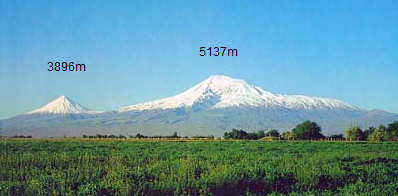 Kleiner und grosser Ararat,
                zwei erloschene Vulkane, Sicht von Armenien aus in die
                T�rkei