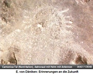 Die Nahaufnahme des Antennenhelms eines
                  Astronauten im Camonica-Tal (Val Camonica) in Italien