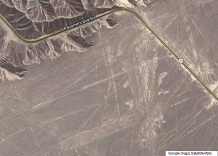 Pisten in der Nasca-Ebene,
                                      Satellitenfoto von google maps