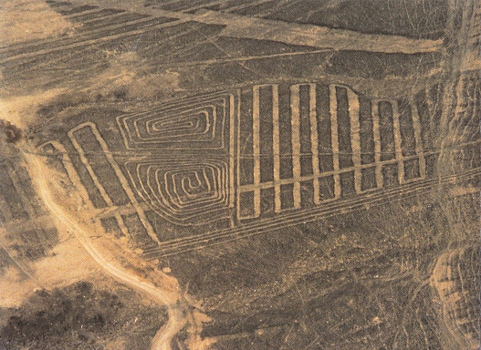 Palpa-Linien, das Labyrinth sieht aus
              wie eine B�roklammer mit 2 Spiralen