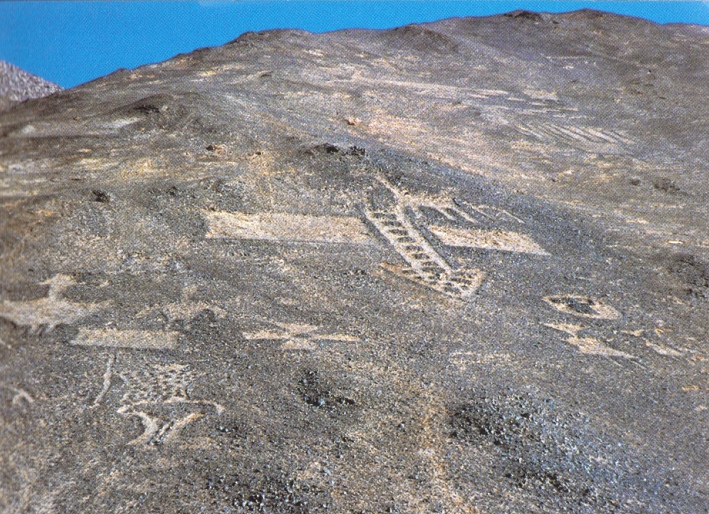 Chile, der Malberg ("cerro
              pintado") von San Pedro de Atacama, da sind
              Geoglyphen u.a. mit einer Leiter in Form eines Pfeils