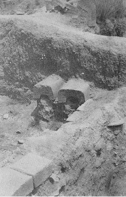 Puma Punku en Bolivia,
                      canales 01