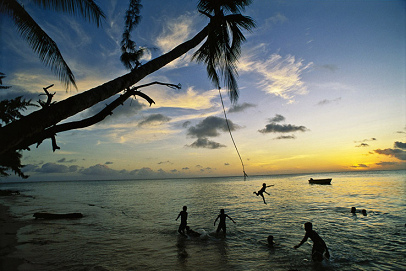 Kiribati, la playa en la isla Betio