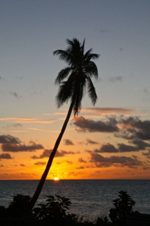 La puesta del sol en la laguna de
              Tarawa
