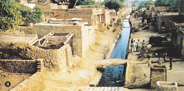 Srinagar 01, las afueras con arroyos
              abiertos de desag�e