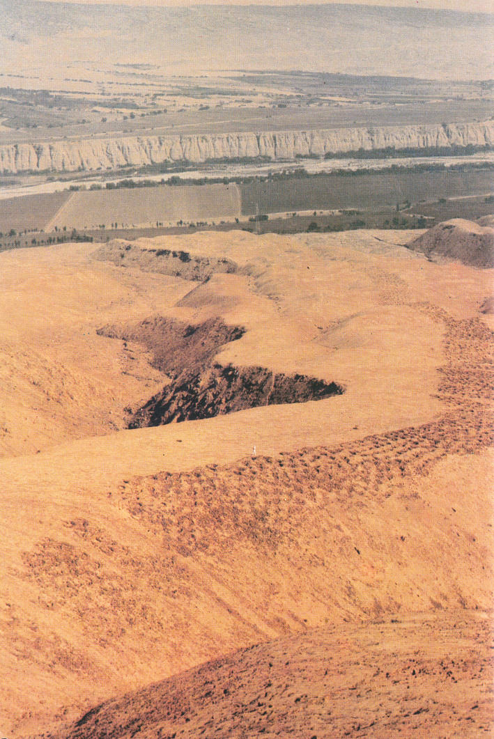 La pista de agujeros (pista de
              huecos, franja de agujeros) en la regi�n de Pisco, vista
              a�rea 01