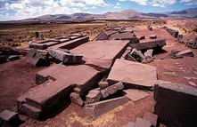 PumaPunku enTiahuanaco
                                      (Bolivia), ruinas con piedras
                                      cortadas gigantes