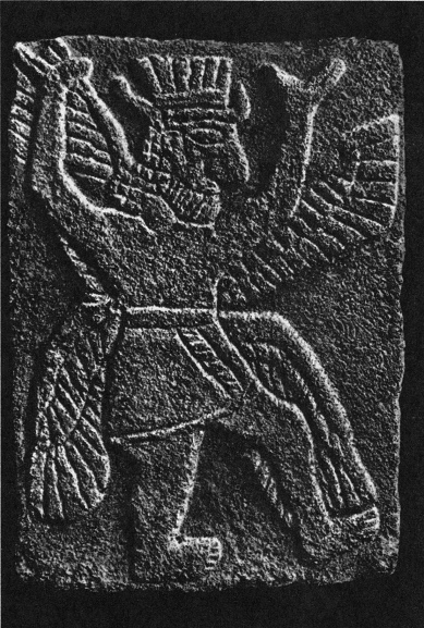Divinidad alada del I milenio
                                a.d.C., hallado en la regi�n de Tell
                                Halaf [en el norte de Siria de hoy]