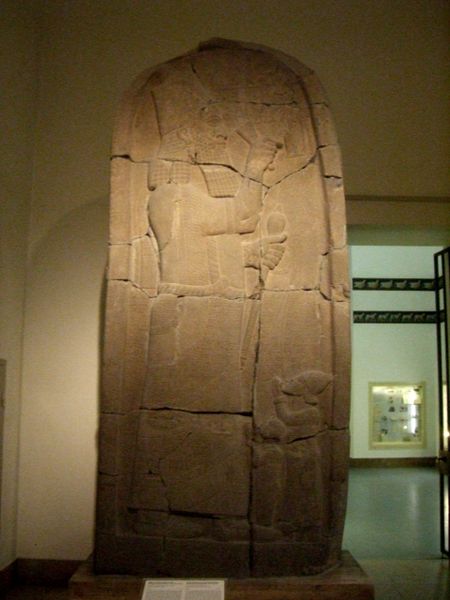 Estela de Asarhadon (Asarhaddon,
                                  Assarhadon), en Berl�n