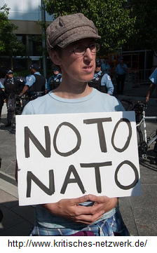 Wahrheit 11 über die kr. NATO:
                                Demonstration in den "USA" mit
                                einem Plakat "NO TO NATO"