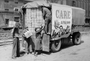 Posguerra
                                        en Alemania residual, paquetes
                                        "Care" en un tr�iler