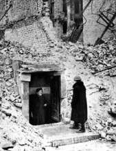 la posguerra en Alemania residual,
                                una vida en s�tanos y en ruinas - la
                                obra de Churchill y de Eisenhower