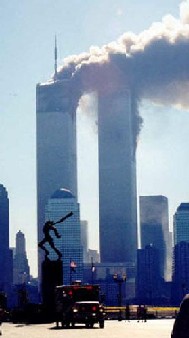 Torres quemando sin aviones adentro. �Donde
                        son los Boeings? Los �rabes no pueden ser los
                        delincuentes.