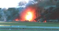 Pent�gono 11
                de septiembre 2001, la explosi�n con el c�sped intacto y
                con cercos de emergencia intactos