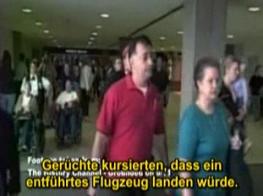 Evacuaci�n del aeropuerto Hopkins en
                            Cleveland con la indicaci�n que va a
                            aterrizar un avi�n secuestrado