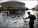 Nueva Orleans: El Superdomo est� bajo
                              del agua...