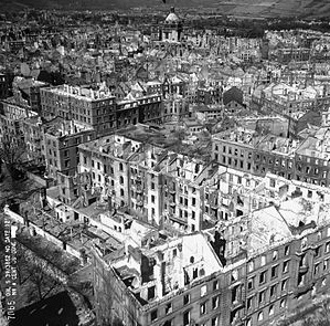 Vete "EUA":
                            bombardeo de tormenta de fuego, p.e. en
                            Wrzburg 1945