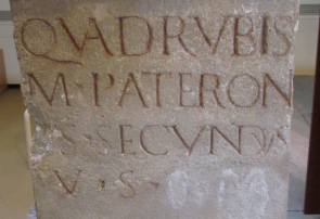 Rmische Weihestein mit
                                  Latein-Inschrift