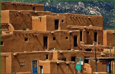 Der
                        Hausbau der Pueblo-Ureinwohner in der heissen
                        W�stenregion der Mesa Verde