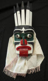 Sxwaixwe-Maske der K�stensalish-Nation,
                            geschnitzt in den 1930-er Jahren von David
                            Martin, Sohn von H�uptling Mungo Martin
                            [22]
