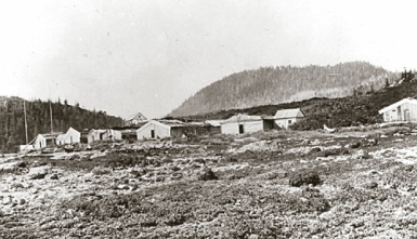 Die
                          Deportiertensiedlung f�r die Heiltsuk,
                          "Bella Bella" / Waglisla, 1879 ca.