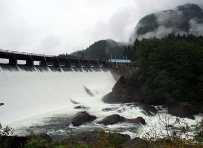 Der Staudamm in Ocean Falls,
                                    Gebiet der Heiltsuk-Nation