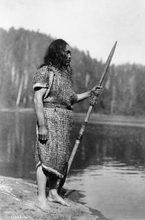 Nuu-chah-nulth mit Speer, ca.
                          1910