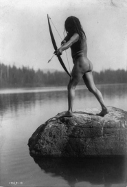 Nuu-chah-nulth-J�ger am Ufer
                                      mit Pfeil und Bogen zielend, ca.
                                      1910