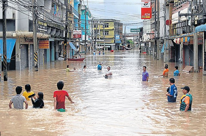 Floods in Thailand in Prachinburi
                          province, Sep 24, 2013