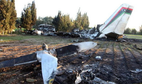 Flugzeugabsturz in Tunesien, die
                          Schwanzflosse ragt heraus, Meldung vom
                          21.2.2014