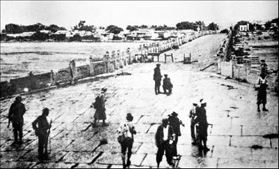 Marco-Polo-Br�cke /
                        Lugou-Br�cke am 7.7.1937 von Japans Truppen
                        blockiert