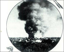Guangzhou / Canton / Kanton 1938: Japans
                          Bombardierung und Bombenrauch