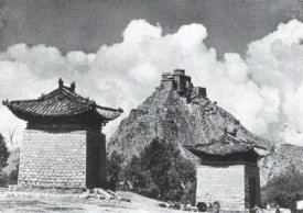 Der Berg Tschagpori in
                        Tibet mit einer medizinischen Schule 1958 ca.