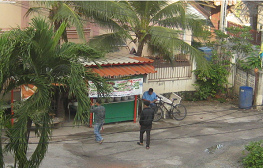 Verpflegungsstand in
              Pattaya in Thailand mit Thai-Mafia, die dauernd das Wort
              "Fuck" herausposaunt und nichts dar�ber
              dazulernt