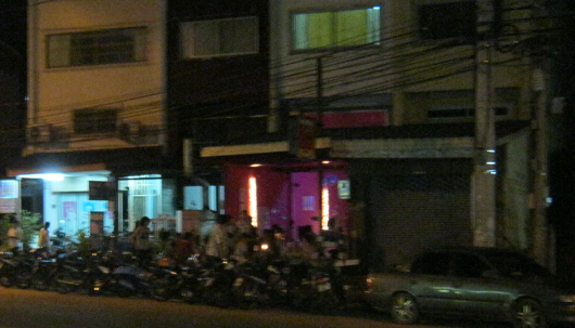 Pattaya, 3d Road, Mao-Bar
                    (Besoffen-Bar)