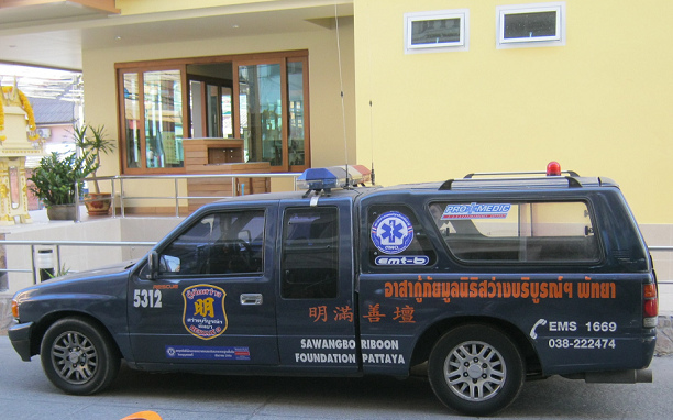 Ein Spion-Funkwagen
                            vor dem Haus im Februar 2014 (01)