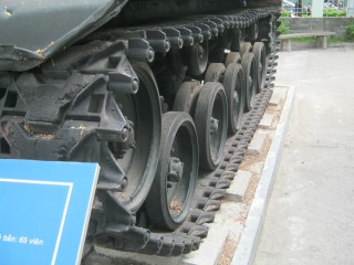 NATO-Panzer M41, Panzerketten und Laufwerke 01 Sicht von vorn