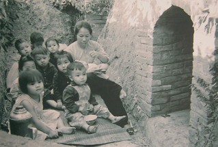 Kinder im Vietnamkrieg: Der Bunkerkindergarten