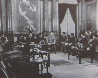 Ho Chi Minh am 7.3.1967 mit einer Delegation der OSPAAAL: Am 7. M�rz 1967 gab Pr�sident Ho Chi Minh einer Delegation der Solidarit�tsorganisation der V�lker Asiens, Afrikas und Latein-"Amerikas" (OSPAAAL) einen Empfang. Die Solidarit�tsorganisation stand unter Leitung des Generalsekret�rs Osmany Cienfuegos.