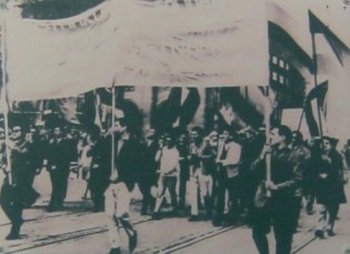 DDR: Jugend- und Studentendemonstration gegen den Vietnamkrieg am 17. Juli 1966: Jugend- und Studentendemonstration in der DDR mit dem Protest gegen den "US"-Aggressionskrieg in Vietnam, 17. Juli 1966