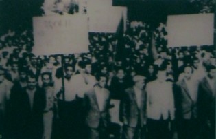 Albanien: Demonstration in Tirana gegen den Vietnamkrieg, 19. M�rz 1968: Demonstration der Bewohner in Tirana (Hauptstadt von Albanien) mit dem Beistand gegen die "USA" und f�r die nationale Rettung des vietnamesischen Volkes, 19. M�rz 1968